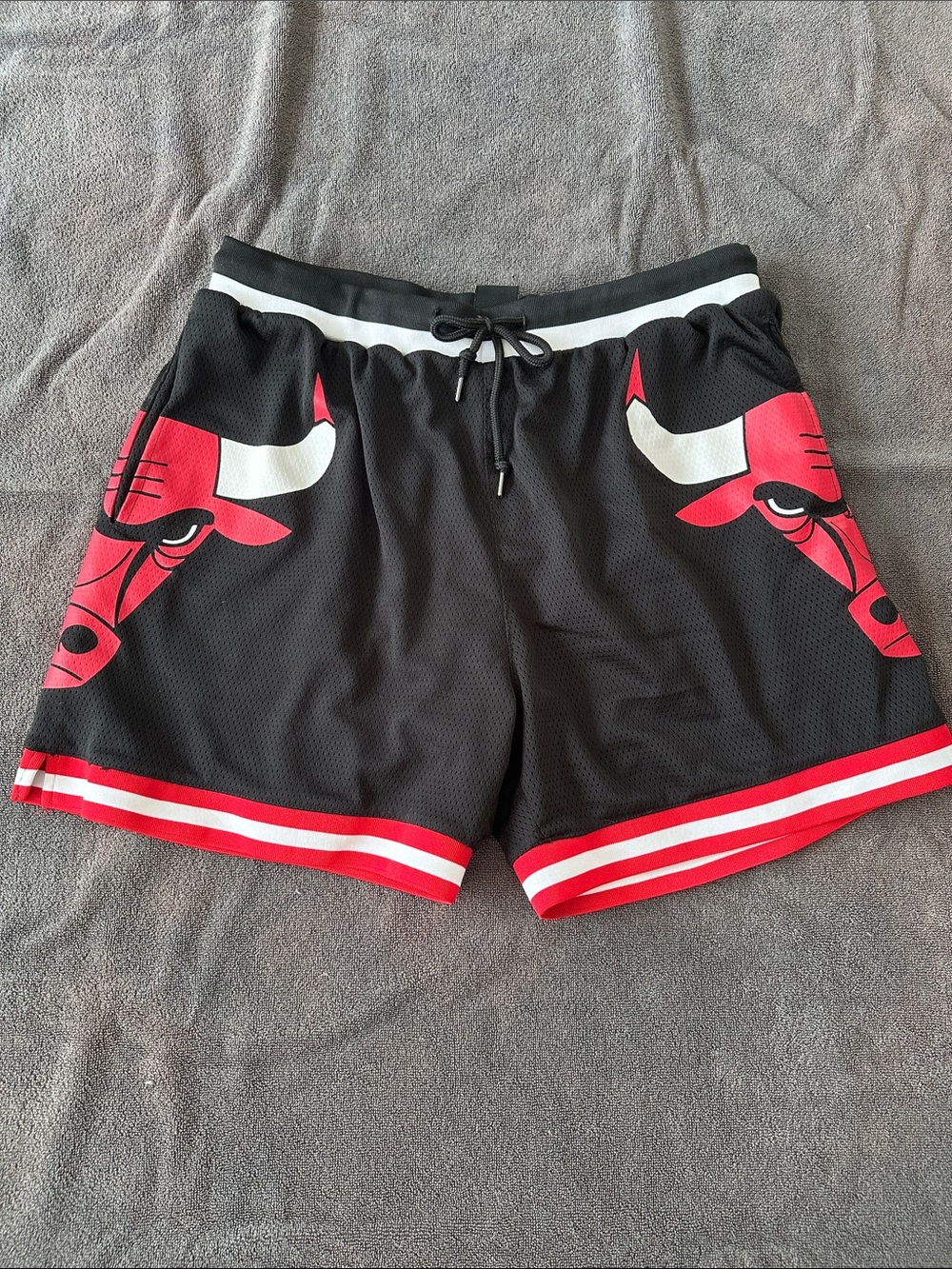 Men's Athletic Basketball Shorts in Black and Red with Team-Inspired Graphics
